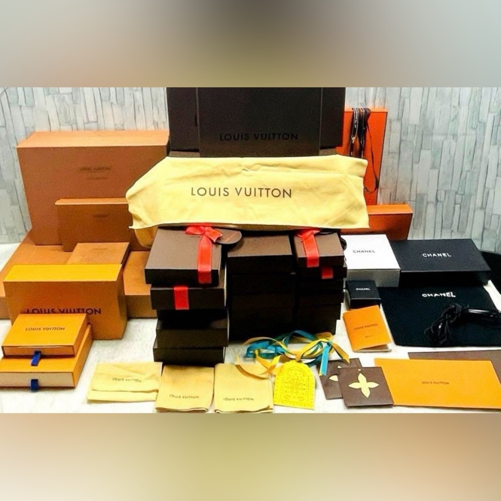 Empty Box,Dustbag or Shopping Tote.